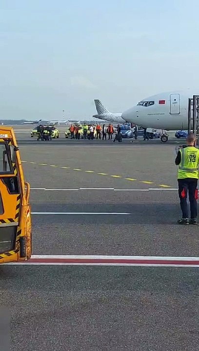 Malpensa: gruppo di anarchici si intrufola in pista e prova a bloccare un aereo