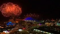 Cielos se encienden con fuegos artificiales durante ceremonia de clausura de los Juegos Olímpicos de Invierno en Sochi