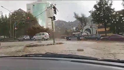 Una persona fue arrastrada por el agua tras el desborde de un río en La Paz