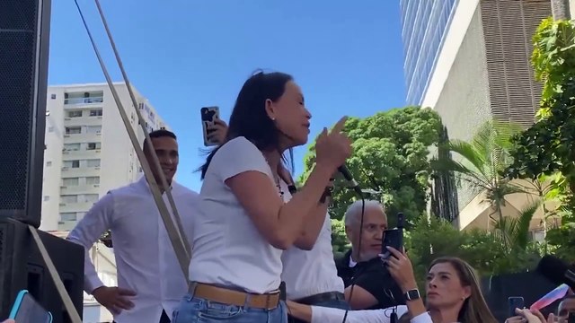 Agentes de la Inteligencia venezolana rodean la sede del partido de la opositora María Corina Machado