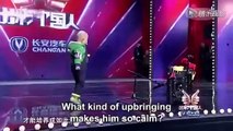 Niño chino de 3 años sorprende a los jueces de concurso con sus bailes