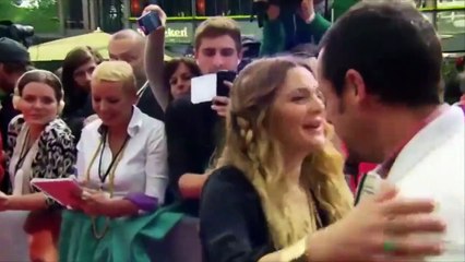 Descargar video: Blended  Official Behind the Scenes Berlin Premiere 2014 HD  Adam Sandler Drew Barrymore Movie