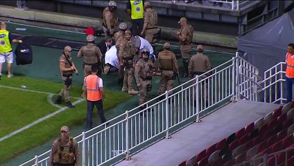Torcedores brigam no intervalo do jogo entre Avaí e Brusque