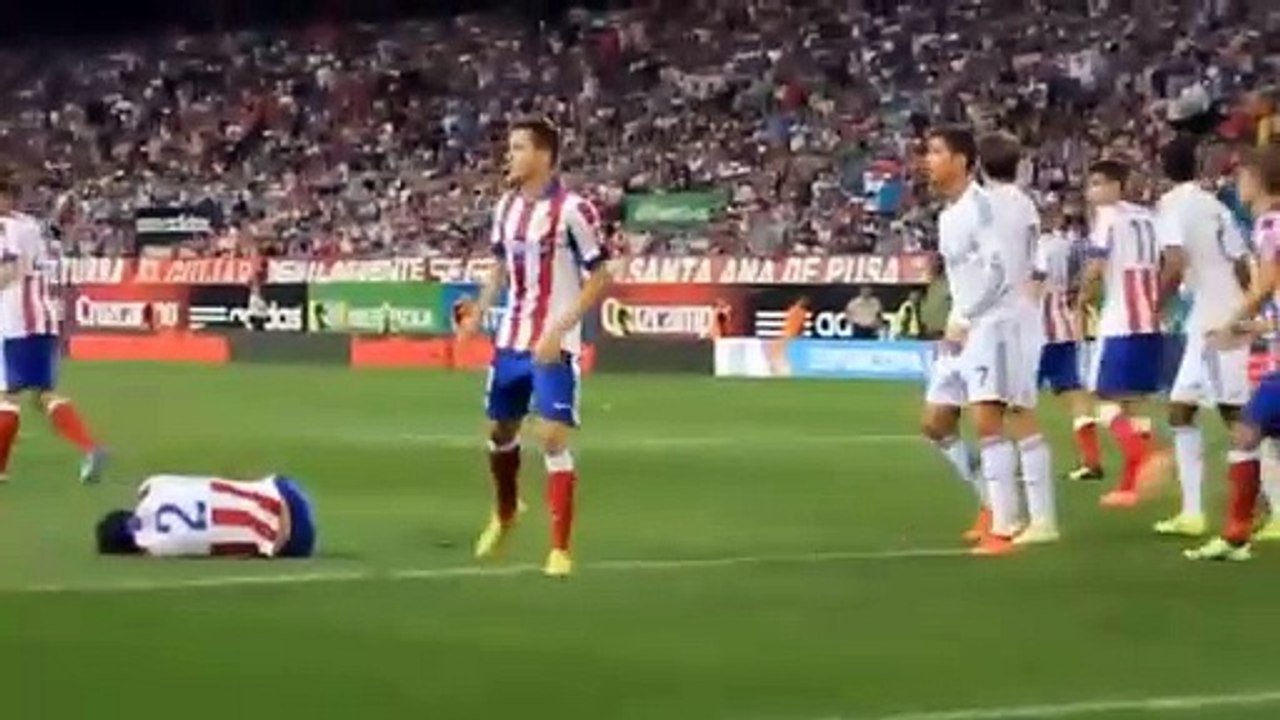 Athletico Madrid 10 Real Madrid Cristiano Ronaldo Punches Diego Godin in the Face - Vídeo ...