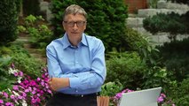 Bill Gates recibe y acepta el reto del balde de agua fría