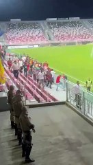 Briga entre torcedores gravada das arquibancadas da Arena Joinville.
