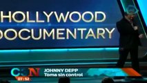 Johnny Depp se presenta aparentemente ebrio