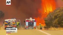 Los bomberos pelean con incendios forestales en Australia