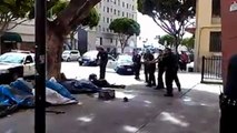 Policias de LA matan a hombre que se encontraba en el piso