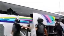Enfrentamiento entre normalistas y policias estatales en Chilpancingo