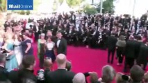 El pronunciado escote de Salma Hayek en el Festival de Cannes