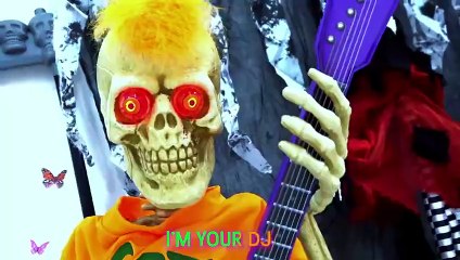 Diana and Roma Sing Along Music Video! 'Queen of Halloween' with Lyrics!_2