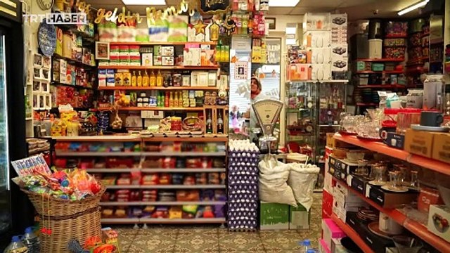 65 yıllık bakkal zincir marketlere inat mahalle kültürünü yaşatıyor
