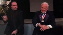 Astronauta Buzz Aldrin baila junto a John Travolta