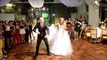 Quinceañera sorprende a sus invitados con baile junto a su padre