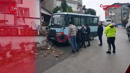 Yolcu dolu minibüs bahçe duvarına çarptı: 5 yaralı