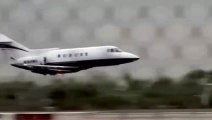 #OMG  - Piloto logra  aterrizar un avión sin tren de aterrizaje