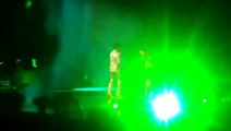 Prince corre a Kim Kardashian del escenario
