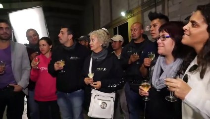 Señora Acero 2 - Los actores de Señora Acero 2 hacen el brindis final - Telenovelas Telemundo