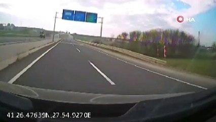 SON DAKİKA | Facia gibi kaza! TIR, minibüsle çarpıştı: 5 ölü 10 yaralı! İşte o anlar