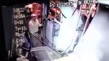 #VIDEO - Chofer de autobús baja a patadas a un anciano y lo deja tirado en calle de Guadalajara