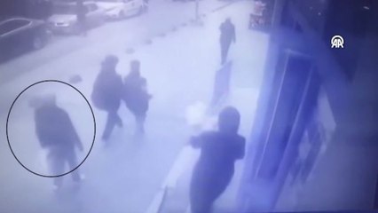 Bağcılar'da bankadan çıkan kişinin 195 bin lirasını gasbeden 6 zanlı tutuklandı
