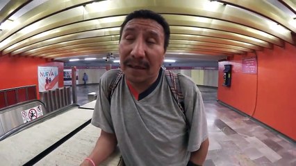 Download Video: Vendedores ambulantes en el metro