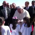 Niña rompió en llanto en brazos del Papa Francisco