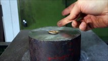 #VIRAL - Aplastando monedas con una prensa hidráulica