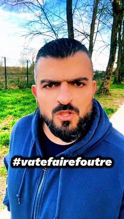 Une espèce de vieux gamelin de plateau télé là,Vient nous expliquer gentiment, mais sereinement, que la seule façon de montrer à Vladimir Poutine qu'on ne cèdera pas, c'est de faire appel au sang des fils et des filles de France !