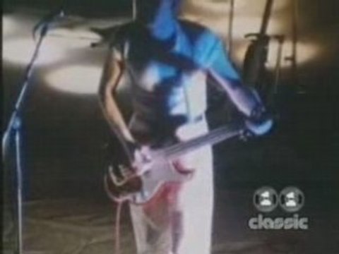 Simple Minds - Somewhere, Someone In Summertime