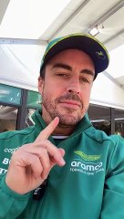 Fernando Alonso haciendo 'mewing'