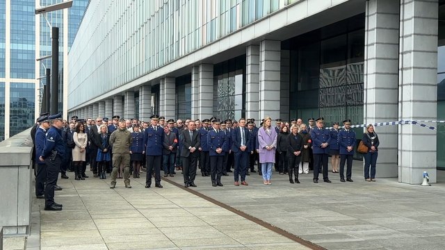 Toutes les polices du pays observent une minute de silence en hommage à Jonathan Savel