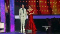 Premios Billboard 2016: Andy Samberg intenta hablar español junto a Angélica Vale