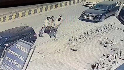 बुजुर्ग दंपत्ति को भ्रमित कर लाखों के गहने और नगदी लूटी, देखें वीडियो