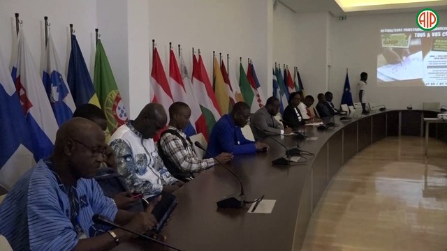 L’Union européenne récompense les lauréats du concours de dessins de presse du festival Cocobulles 2023