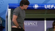Joachim Löw se toca y huele sus partes íntimas durante partido en la EURO2016