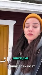 Pelin Akil, buz gibi suya atladı izleyenler bile üşüdü