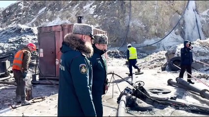 Rusia intenta salvar a 13 mineros atrapados bajo una mina de oro desde hace tres días