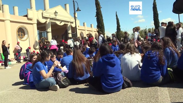 Miles de personas recuerdan a Don Peppe Diana 30 años después de ser asesinado por la camorra