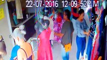 Camaras graban el momento que dos Mujeres roban tienda con Regalo en Jalisco
