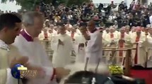 Aparatosa caida del Papa Francisco durante misa en santuario polaco