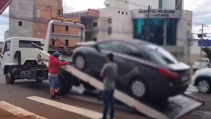 HB20 colide na traseira de Pajero na Rua Engenheiro Rebouças