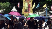 Tailandeses de duelo por muerte de su rey