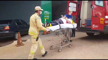 Jovem de 23 anos fica ferido ao cair de patinete na Avenida Brasil, no Centro