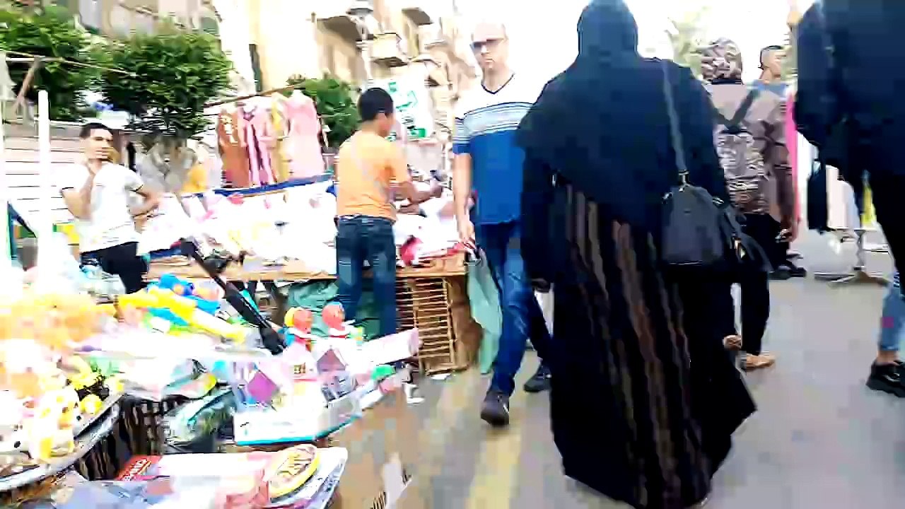 سوق الاكسسوارات والشنط الحريمي في سوق المنشيه