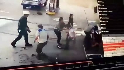 Relatos salvajes: no le quisieron cargar GNC y atacó a golpes al playero