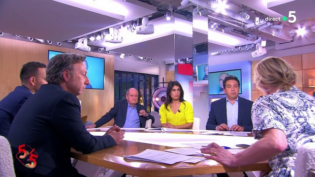 Stéphane Bern apprend la mort de son ami Frédéric Mitterrand en direct dans l'émission C à vous sur France 5.