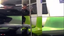Captan a vandalos rayando las ventanas del Metro de la CDMX
