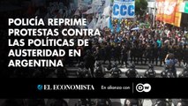 Policía reprime protestas contra las políticas de austeridad en Argentina